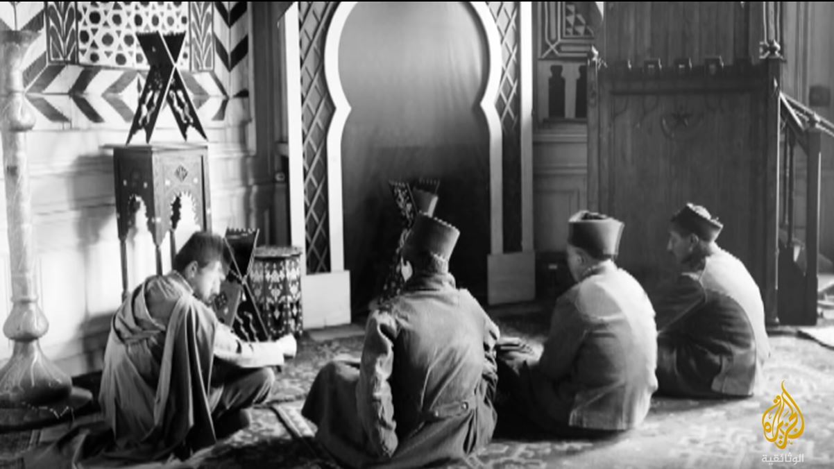 كان لتدشين المسجد رمزية تشير إلى اعتراف فرنسا بفضل الجنود المسلمين في الحرب الأولى،