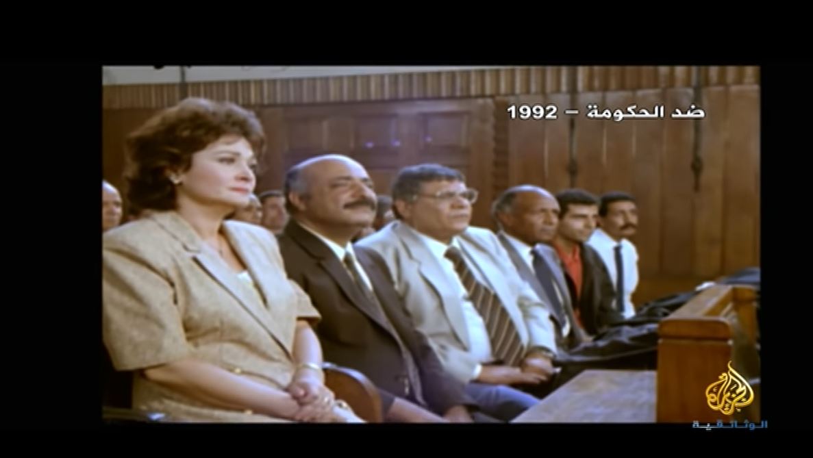 لقطة من فيلم ضد الحكومة من إخراج عاطف الطيب 