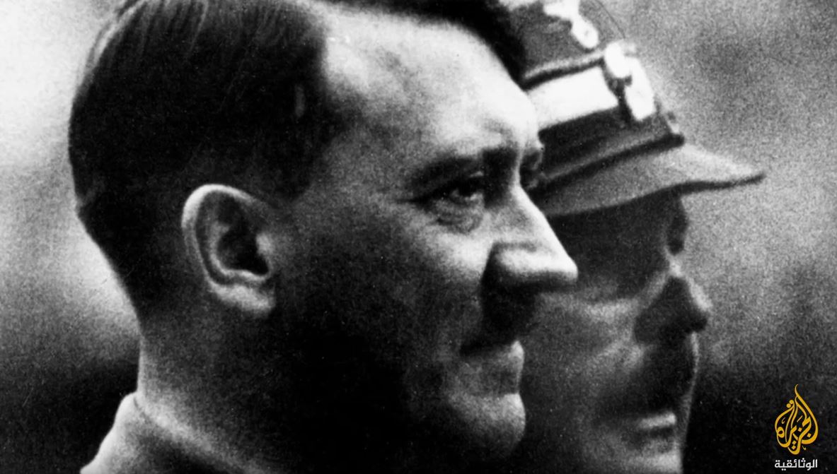 عمل هتلر مع المخرجة السينمائية ريني ريفنستال على إنتاج الفيلم الدعائي "انتصار الإرادة"