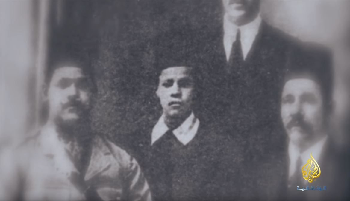 نجيب محفوظ أبصر نور الحياة في حي الجمالية بمدينة القاهرة عام 1911