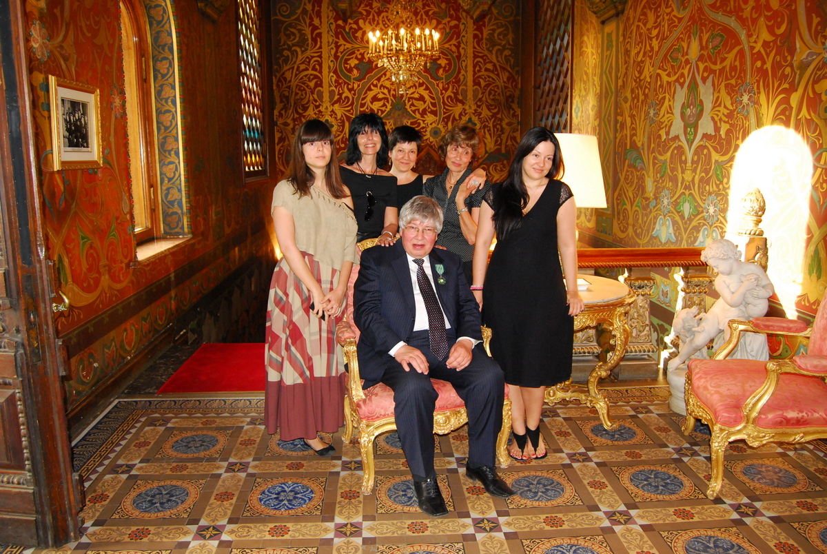 كيريل رازلوغوف مع عائلته