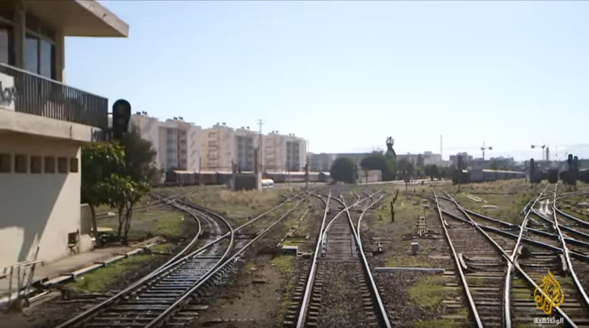 فرنسا قامت بتشييد خط سكة حديد يربط بين الدار البيضاء ومراكش دون أن تستشير أحدا