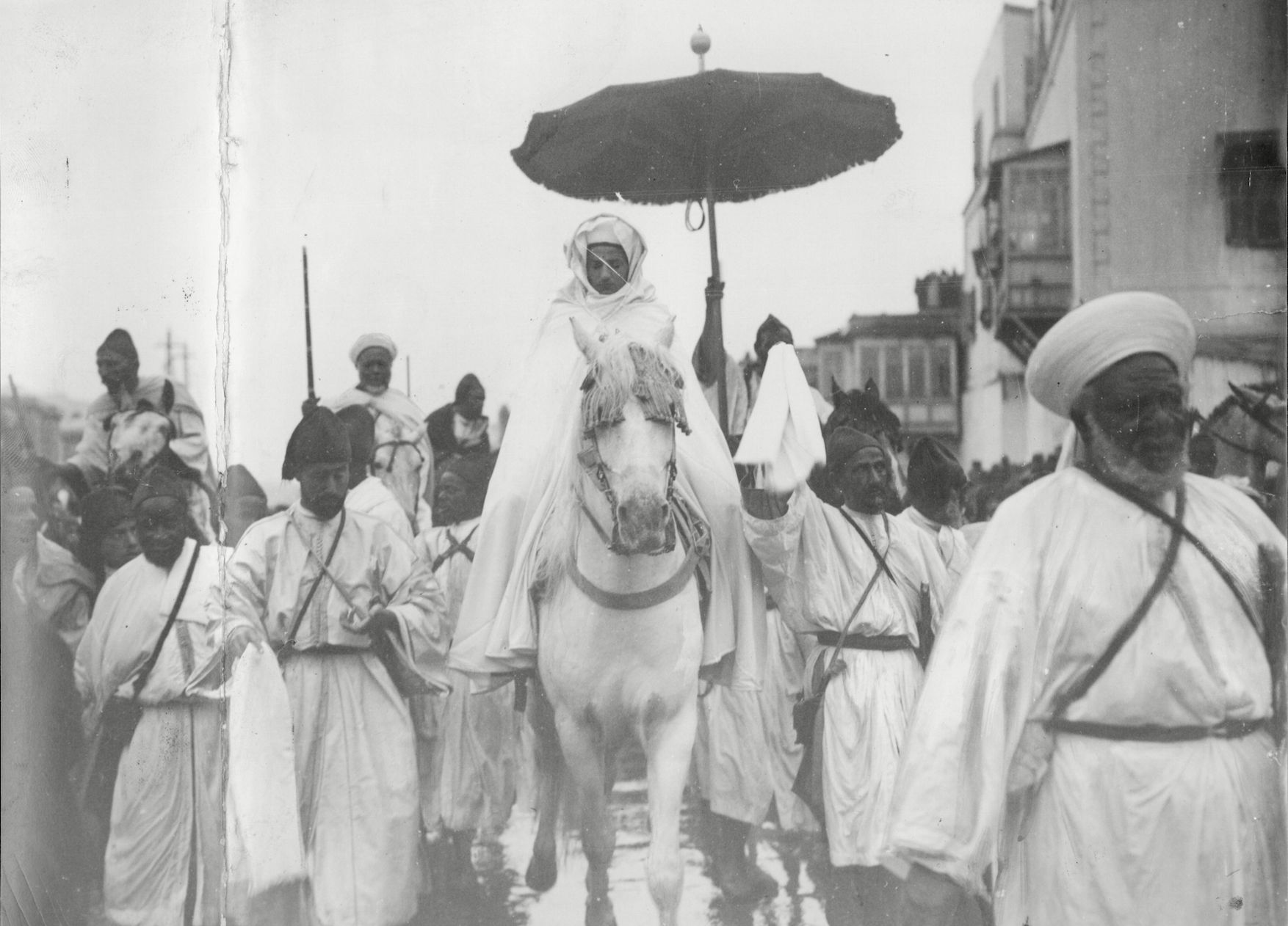 السلطان محمد الخامس يترأس حفل الولاء الذي أقيم على شرفه في عام 1927.