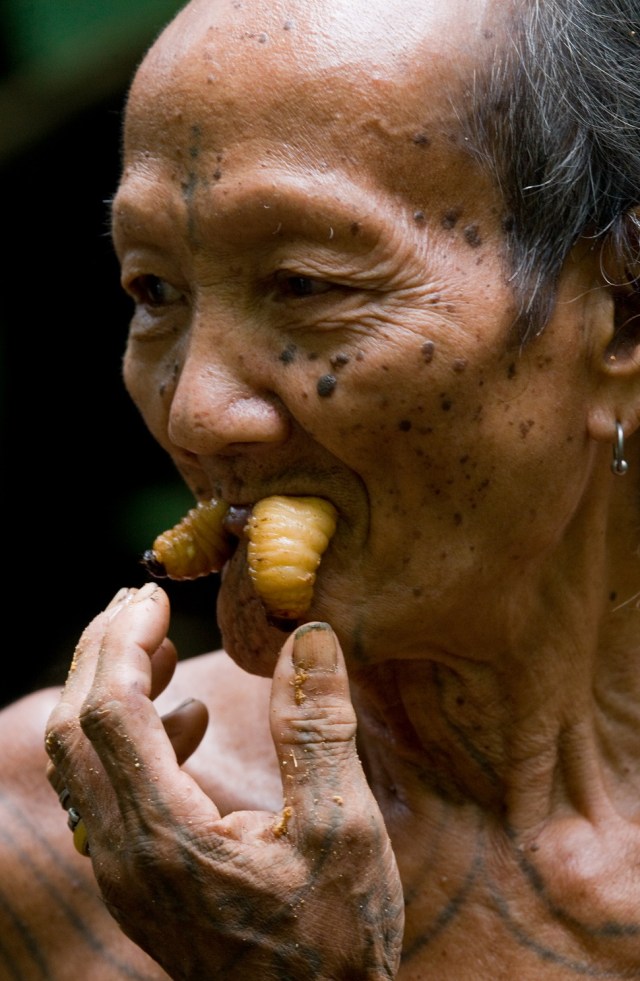 قبائل منتاواي.. أعظم صائدي الرؤوس بإندونيسيا Shutterstock_409643362