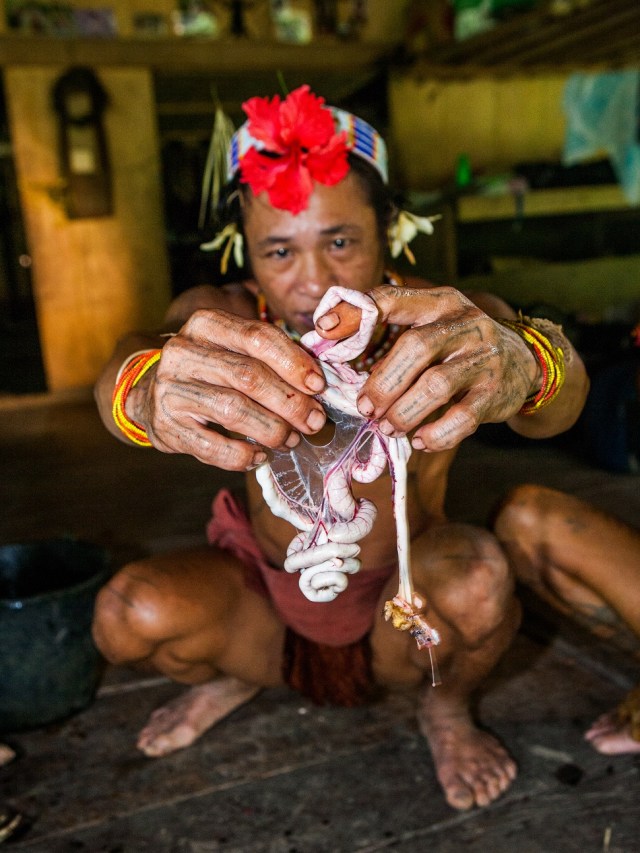 قبائل منتاواي.. أعظم صائدي الرؤوس بإندونيسيا Shutterstock_409994530