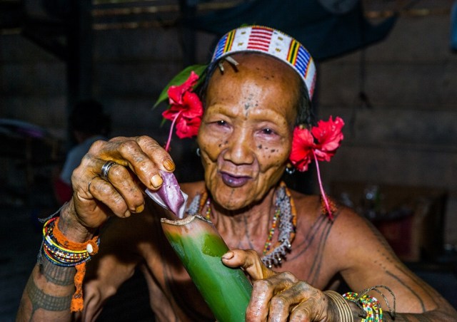 قبائل منتاواي.. أعظم صائدي الرؤوس بإندونيسيا Shutterstock_409994608